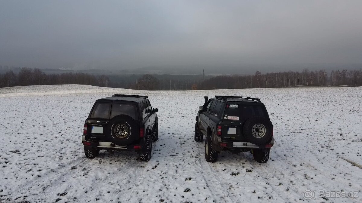 2x Nissan Patrol Y61 Wagon M57