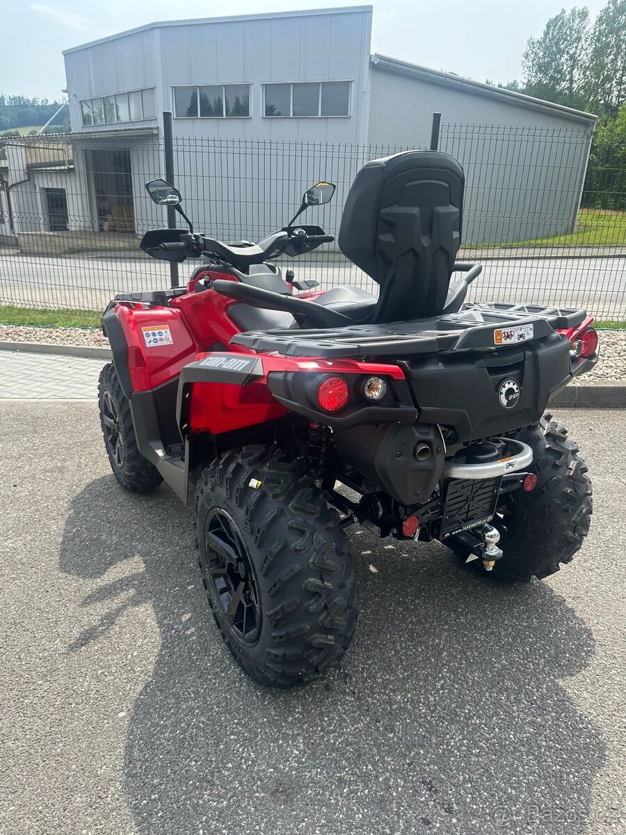 Can Am Outlander 1000 Max DPS model 2024