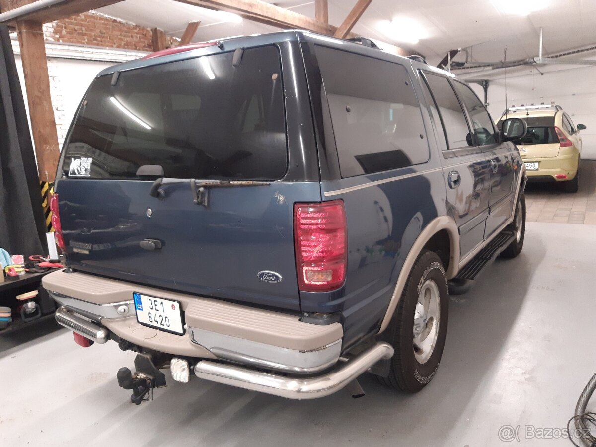 Ford Expedition 5.4 V8 Triton , nová STK