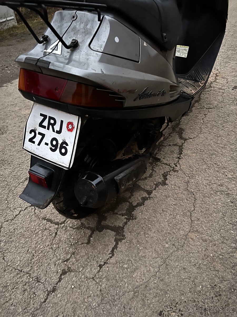 Suzuki address V100