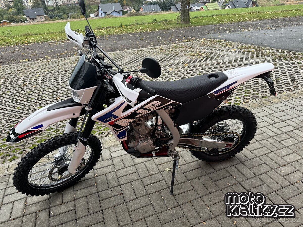 Nový motocykl AJP SPR5 250 ENDURO e5