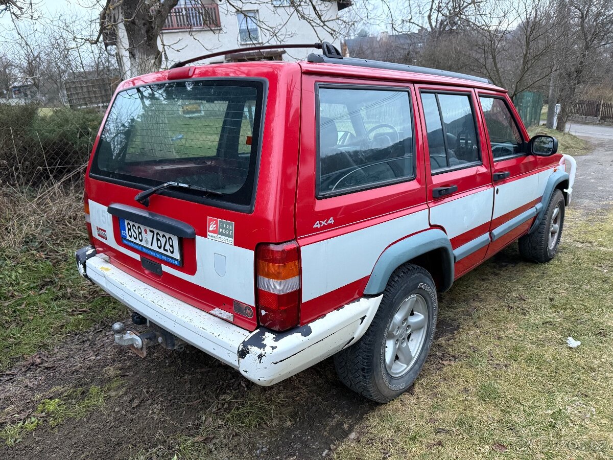 Jeep cherokee xj 2.5i 87kw r.v. 2000