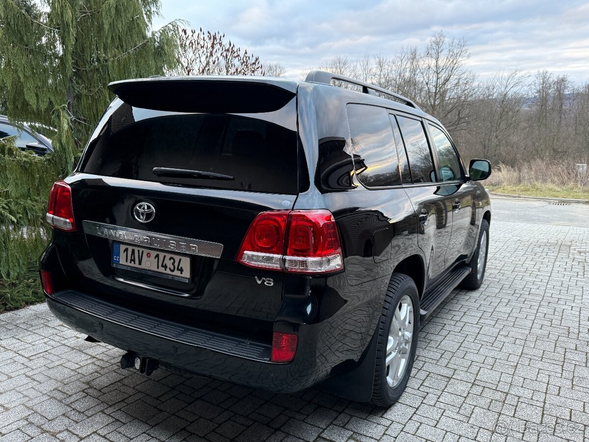 Toyota Landcruiser 200 V8 4,5 4D4 7 míst