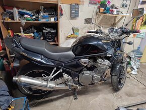 Suzuki bandit 600 - 4