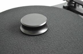 Gramofon NAD C588 - 4