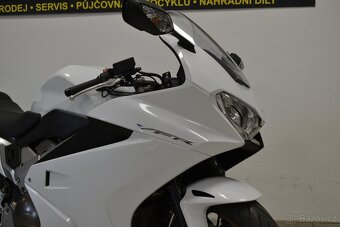 honda  vfr 800 - 4