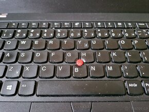 Notebook Lenovo ThinkPad včetně nabíječky, batohu HP. - 4