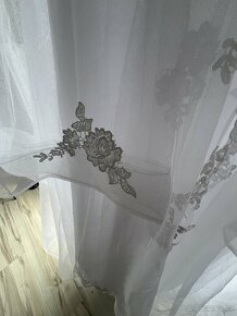 Donna Bridal svatební krajkové šaty s hlubokým výstřihem - 4