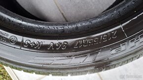 Pneu 215 /55 R17 - 4