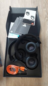 Bezdrátová sluchátka JBL LIVE400bt - 4