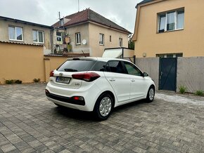 HYUNDAI I20 1.2BA  KAMERA N.STK SERVISNÍ KNIHA 1 MAJITEL - 4