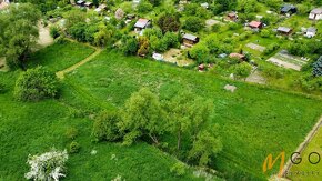 Prodej slunné zahrady o velikosti 2547m2 v těsné blízkosti c - 4