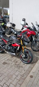 Triumph Speed Triple 1050R - 4