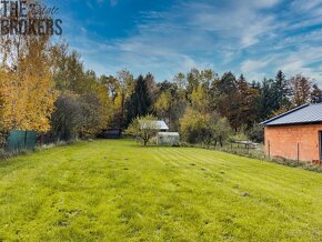 Stavební pozemek, výměra 1.567 m2, chata s terasou, studna,  - 4