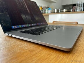 MacBook Pro 16 i7 (2019) - 4