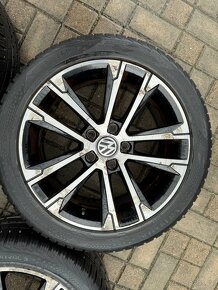 ORIGINÁL Alu Volkswagen Singapore R17, 5x112-ZIMNÍ - 4