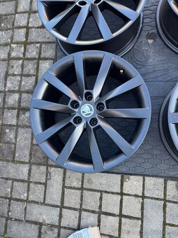 ORIGINÁL Alu Škoda ALARIS R18, 5x112 - TOP STAV - 4