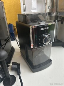 Kávovar Delonghi a mlýnek na kávu - 4