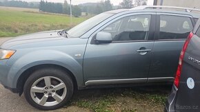 MITSUBISHI OUTLANDER 2.0 DI-D 103 kw• 4x4 • TAŽNÉ rok.v.2009 - 4