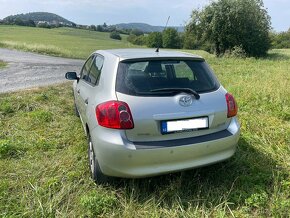 Toyota Auris 1.4 - 4