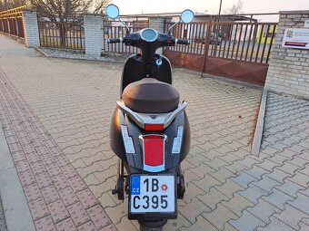 Elektroskútr Sakura (Vespa), 4 kw, 75 km/h, najeto 3000 km - 4