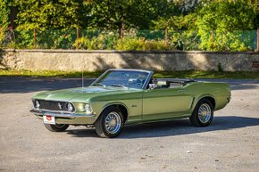 Ford Mustang Convertible - 4