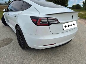 Tesla model 3 - pronájem - 4