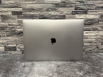 CTO MacBook Pro 15" 2017 i7 / 16GB / 500GB / Pro 560 - 4