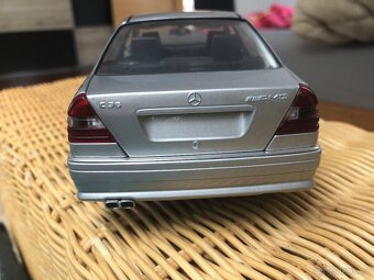 Model Mercedes Benz C 36 AMG 1:18 - 4