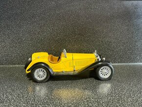 Alfa Romeo 2300 Spider 1:18 - 4