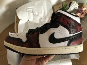 PRODANO JORDAN 1 MID SE "WEAR-AWAY CHICAGO" - 4