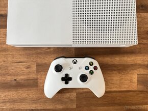 Xbox One S 1TB + Forza Horizon 4 - 4