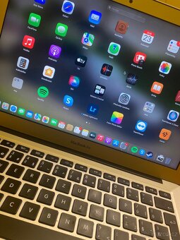 Apple MacBook Air 2017 - 4