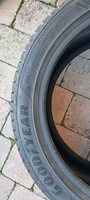 Zimní pneu 235 45 R18 GoodYear UltraGrip + 98V - 4