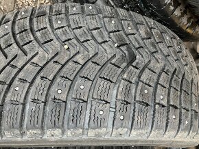 275/45 r20 Michelin - s hřeby - 4