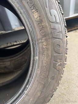 Prodám 4 zimní pneu Kormorán 215/60R16 - 4