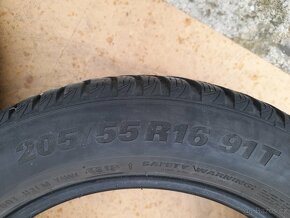 2ks. Zimni pneu. 205/55/16 zn. Kumho. - 4