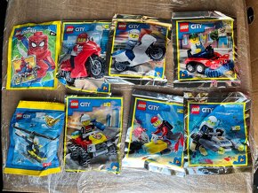 Různé Lego figurky Ninjago, City, Spiderman, Jurský park - 4