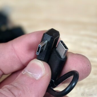 různé kabely? USB, USB-C , USB mini, USB Micro - 4