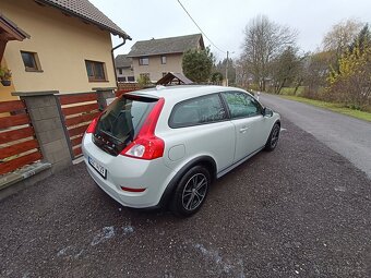 Volvo C30 1.6D nová TK, 2x sada kol. - 4