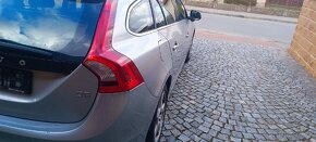 Volvo V60 D5 2.4 diesel 158kw,5 válec,xenon,tažný,Webasto - 4