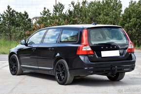 Volvo V70 2.4 D5 MOMENTUM A/T,NAVI,KŮŽE,DKLIMA,TEMP,PDC,AL17 - 4