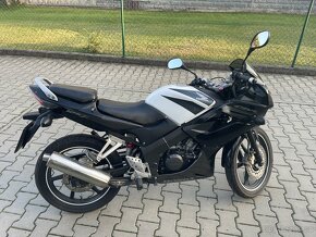 Honda CBR 125r - 4