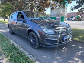 Opel Astra H 1,4 16V, BOURANÉ - 4