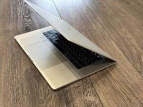 Apple MacBook PRO 15" i9 32GB RAM 512GB SSD TOP STAV - 4