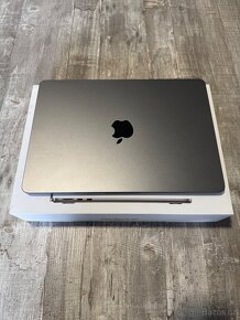 MacBook Air 13,6", Apple M3 8jádrové CPU - 4