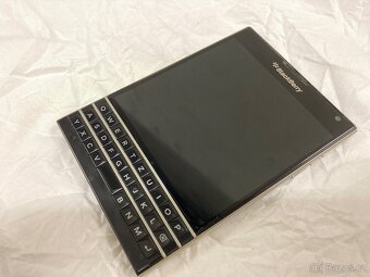 Blackberry Passport , plně funkční, karta 64GB - 4