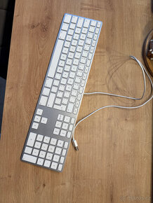 Prodám Apple Magic Keyboard CZ s číselnou klávesnicí - 4