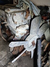 Mercedes-Benz, motor M110, 2,8l 6ti valec - 4