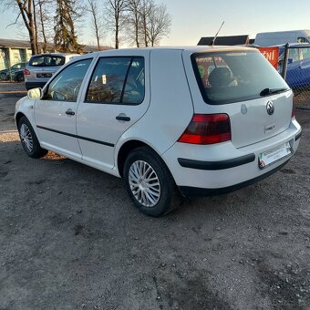 Volkswagen Golf, TDI 66KW,PĚKNÝ,SERVISKA,1.MAJ. - 4